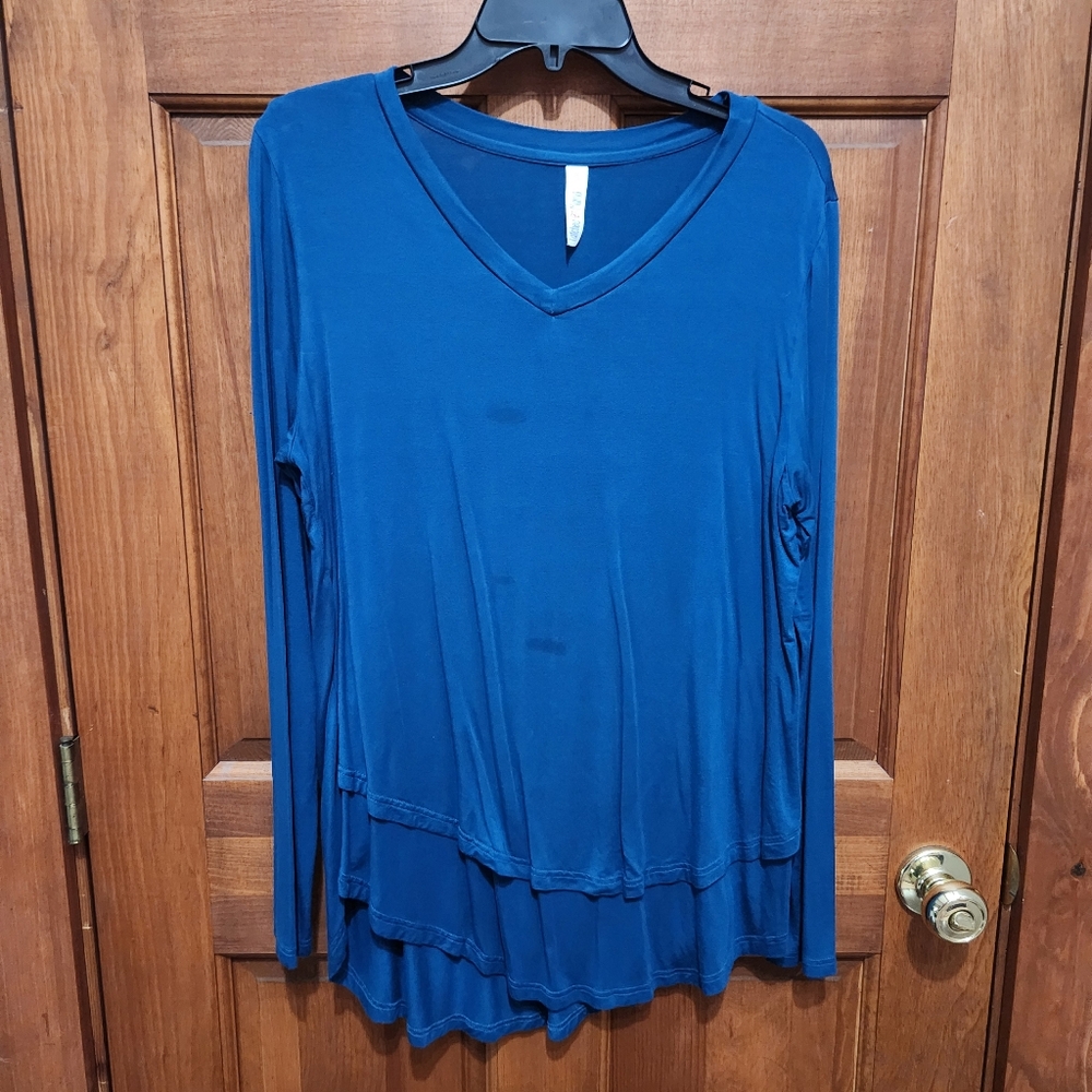 Latched Mama Go-To V-Neck Long Sleeve Nursing Top, Size M, BLUE